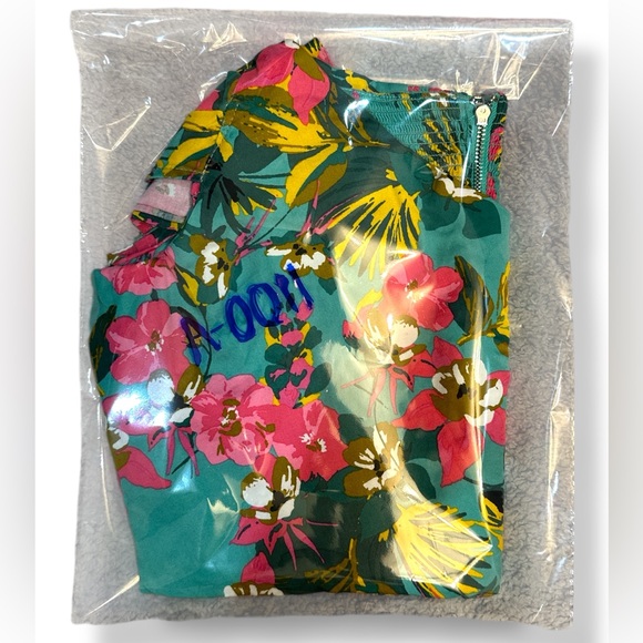 Floral Off-Shoulder Top - Picture 16 of 16